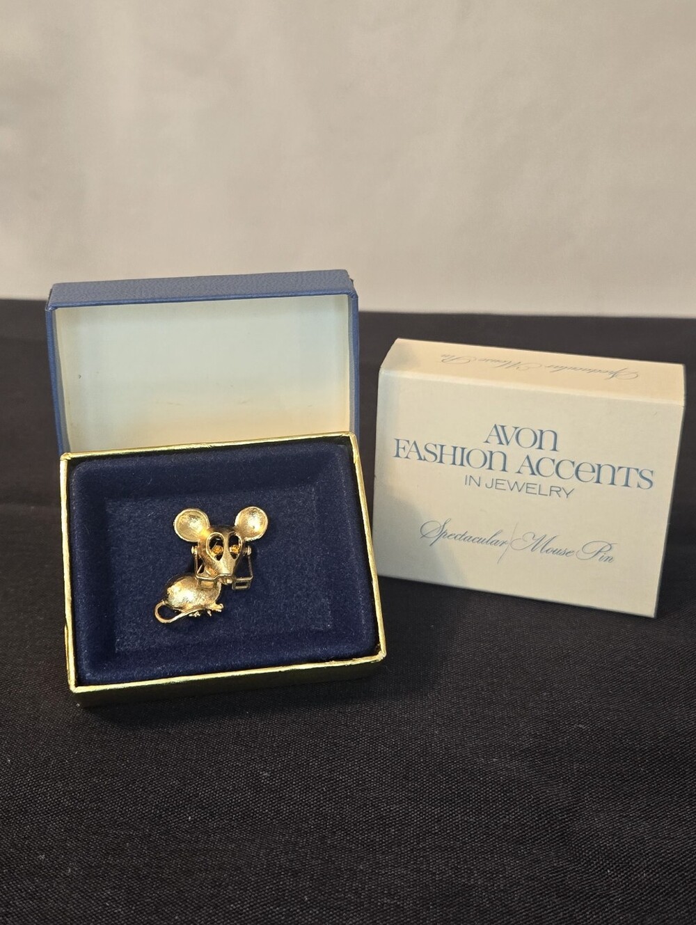Avon Vintage "Spectacular Mouse" Brooch. Movable Spectacles.